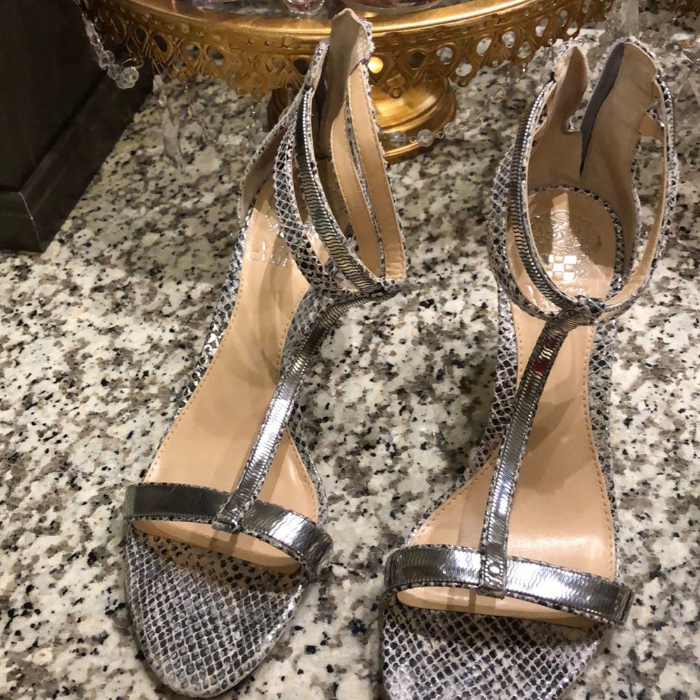 Only worn once - Picture 2 of 2